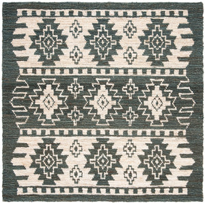 Bohemian 704 Traditional Hand Loomed Jute Pile Rug Grey / Beige