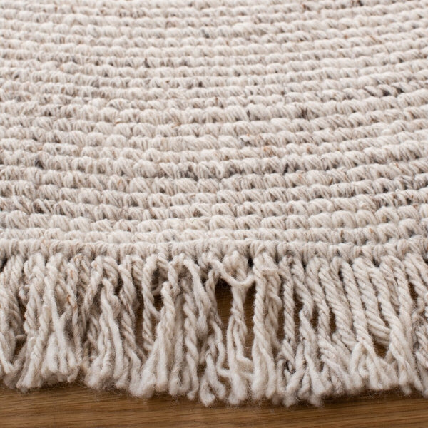 Braided Handmade Rug Crafted from 100% PET Yarn for Eco-Friendly Style and Comfort in Any Room