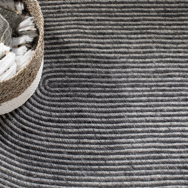 Safavieh Braided 904 Hand Woven 60% Wool, 40% Cotton Rug BRD904F-8R