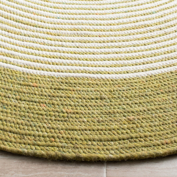 Braided 904 Contemporary Hand Woven 60% Wool, 40% Cotton Rug Green / Ivory