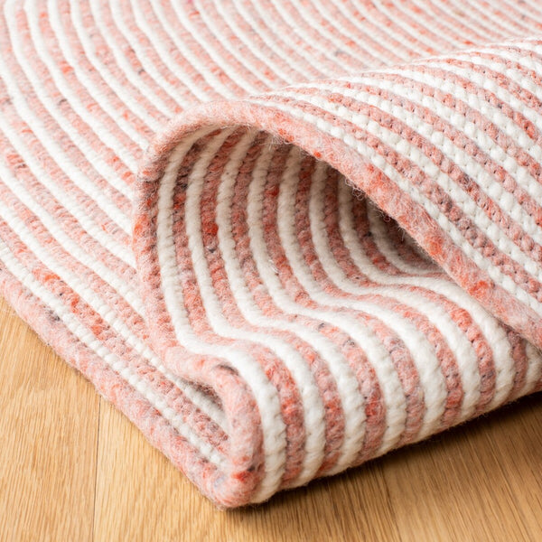 Braided 905 Contemporary Hand Woven 60% Wool, 40% Cotton Rug Red / Ivory