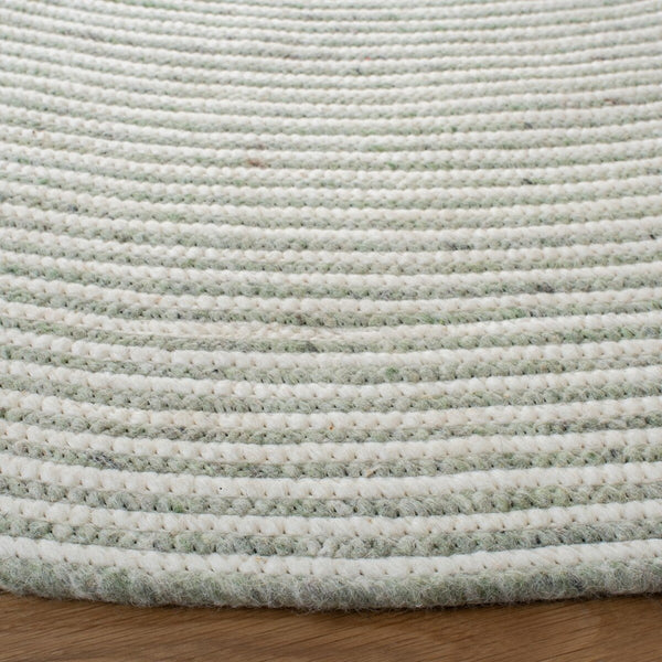 Braided 905 Contemporary Hand Woven 60% Wool, 40% Cotton Rug Green / Ivory