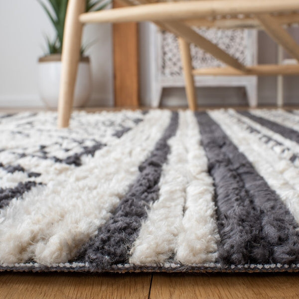 Safavieh Burko 226 Power Loomed 43% Polyester/39% Jute/18% Cotton Rug BUR226A-9