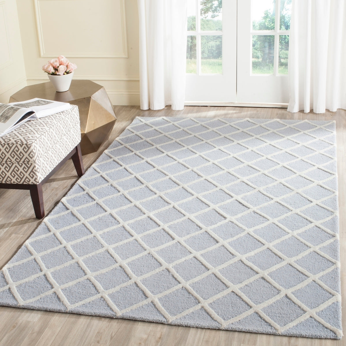 Cambridge Hand-Tufted Wool Area Rug – Timeless Motifs and Plush Textur