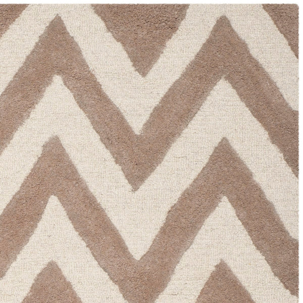 Safavieh Cambridge CAM139 Hand Tufted Rug