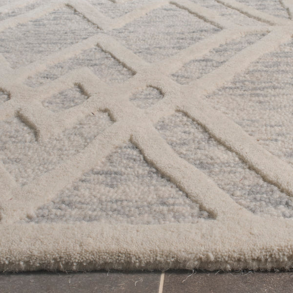 Safavieh Cambridge CAM729 Hand Tufted Rug