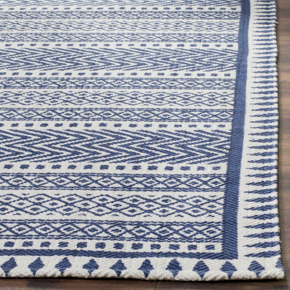 Safavieh Cedar CDR549 Hand Loomed Rug