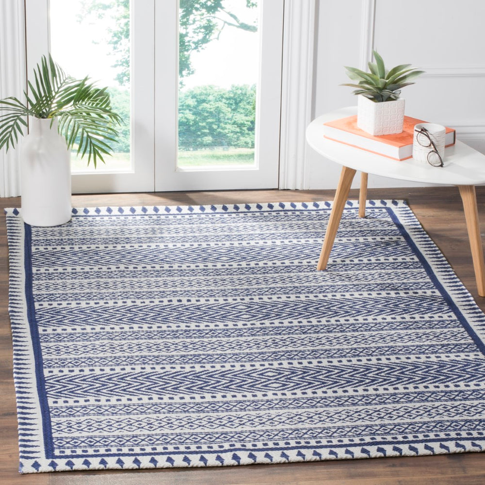 Safavieh Cedar CDR549 Hand Loomed Rug