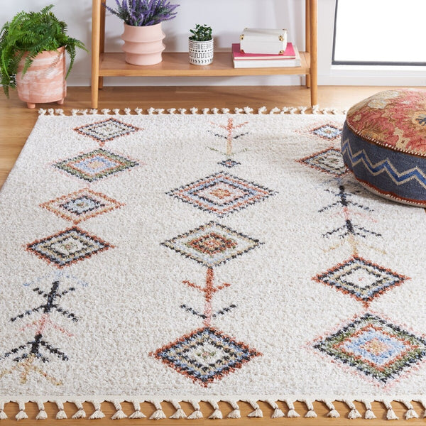 Chapel Power Loomed Bohemian Area Rug - Stylish Polyester Design for Chic Home Decor Enhancement