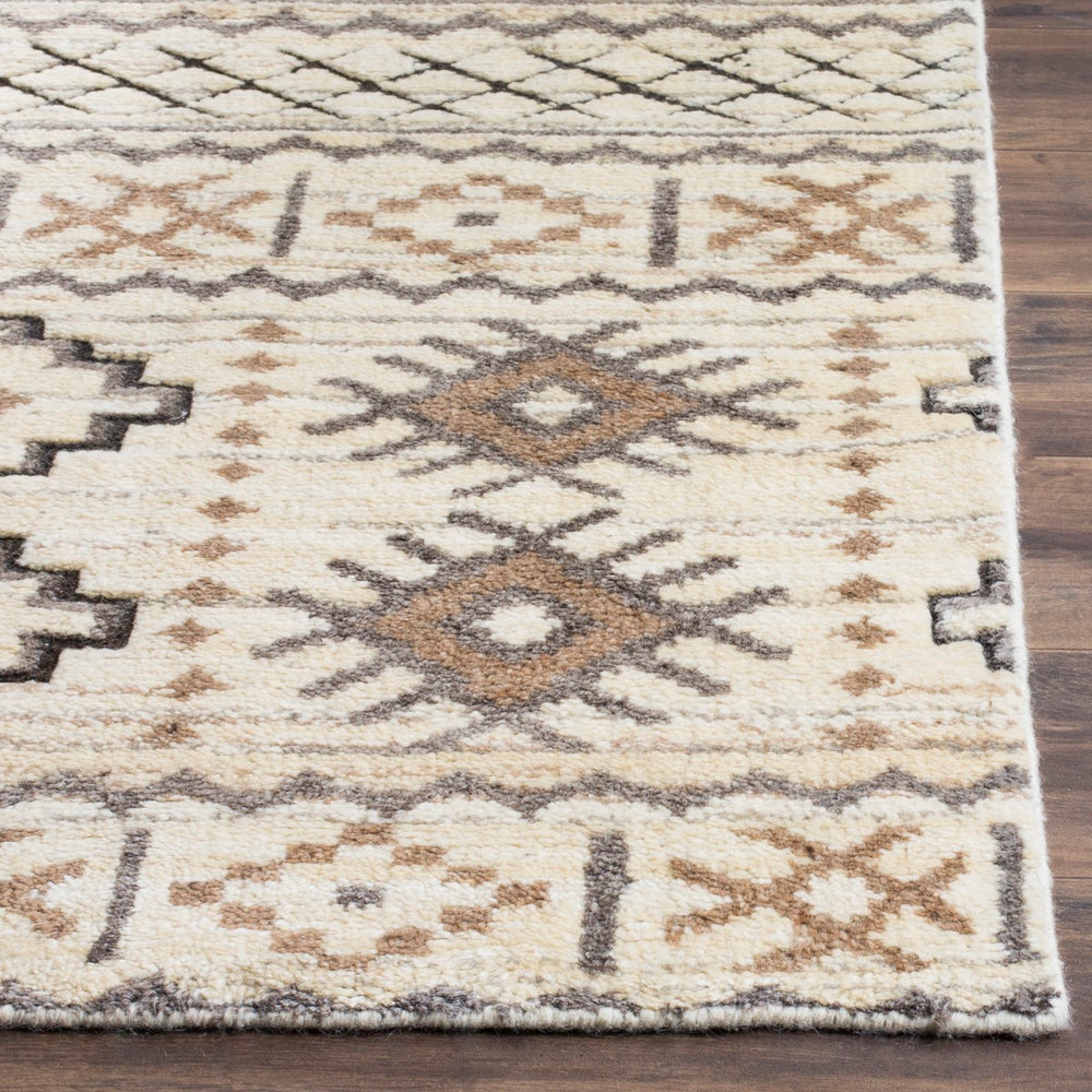 Safavieh Challe CLE317 Hand Knotted Rug