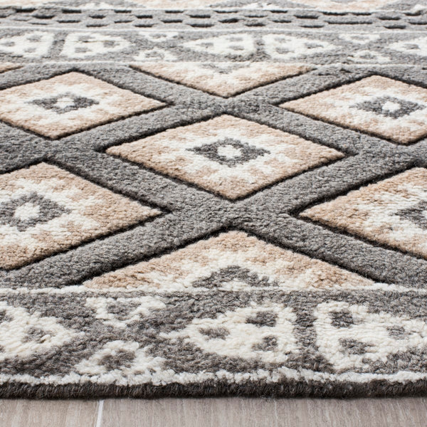 Safavieh Challe CLE319 Hand Knotted Rug