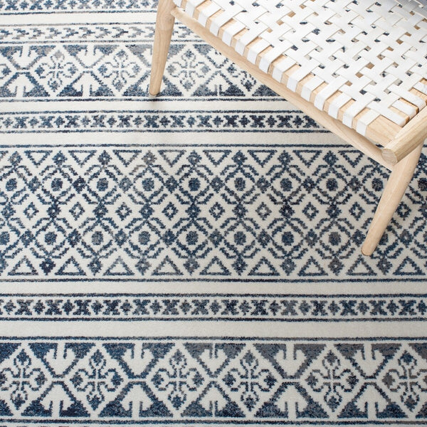 Safavieh Carnegie 620 Power Loomed 70% Polypropylene/25% Jute/5% Polyester Rug CNG620N-9