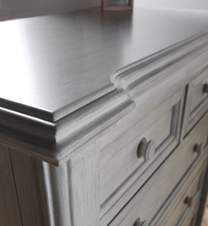 Pali Cristallo 5-Drawer Chest Vintage White Acacia, Poplar and Birch Veneer 2205-VW