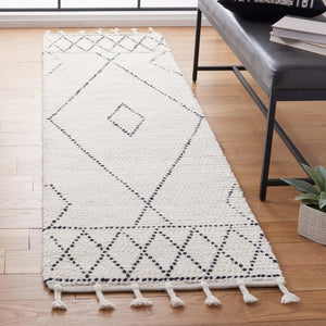 Casablanca 492 With Tassel Bohemian Hand Woven 100% Wool Pile Rug Ivory / Black