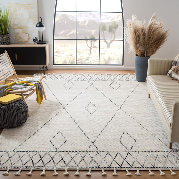 Casablanca 492 With Tassel Bohemian Hand Woven 100% Wool Pile Rug Ivory / Black
