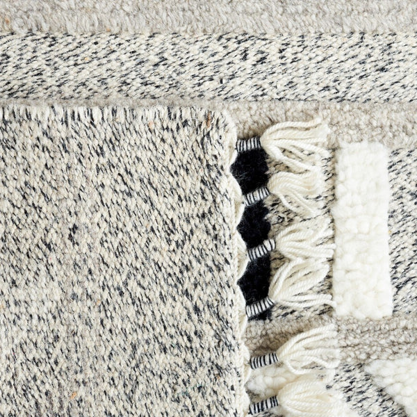 Casablanca 526 Hand Knotted 100% Wool Rug with Luxurious Tassels for Elegant Home Decor