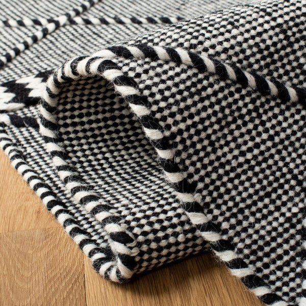 Casablanca 575 With Tassel Handloomed 80% Wool, 20% Cotton Bohemian Rug Black / Ivory 80% WOOL, 20% COTTON CSB575Z-8
