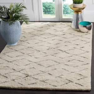 Safavieh Casablanca CSB847 Hand Tufted Rug