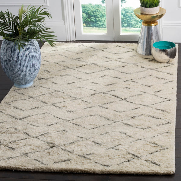 Safavieh Casablanca CSB847 Hand Tufted Rug