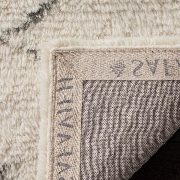 Safavieh Casablanca CSB847 Hand Tufted Rug