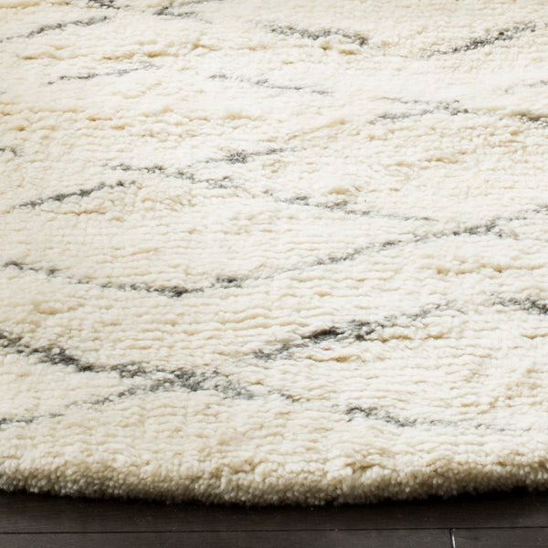 Safavieh Casablanca CSB847 Hand Tufted Rug