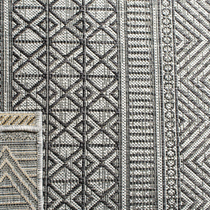 Courtyard  Outdoor Power Loomed 85.4% Polypropylene, 10.4% Polyester, 4.2% Latex Rug Black / Grey