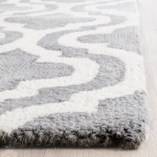 Safavieh Dip DDY537 Hand Tufted Rug
