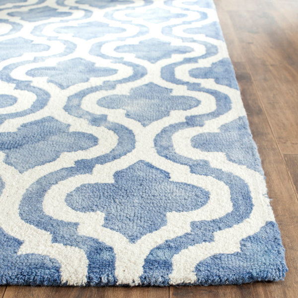 Safavieh Dip DDY537 Hand Tufted Rug