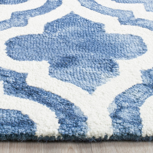 Safavieh Dip DDY537 Hand Tufted Rug