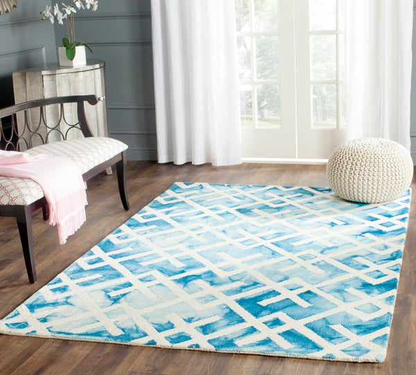 Safavieh Dip DDY677 Hand Tufted Rug