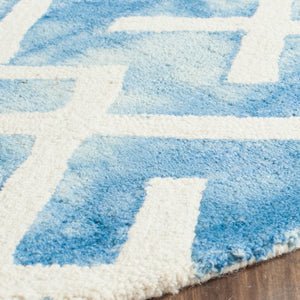 Safavieh Dip DDY677 Hand Tufted Rug