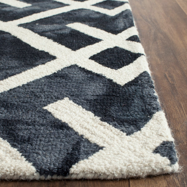 Safavieh Dip DDY677 Hand Tufted Rug