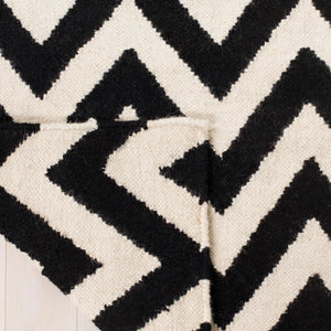 Safavieh Dhurries DHU557 Hand Woven Flat Weave Rug