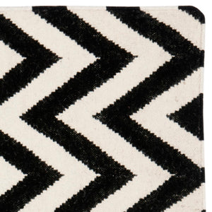 Safavieh Dhurries DHU557 Hand Woven Flat Weave Rug