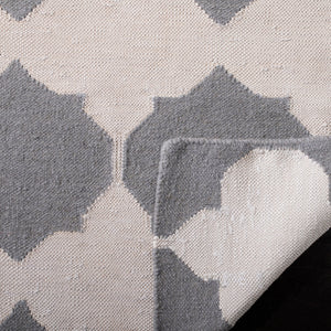 Safavieh Dhurries 624 Hand Woven Flat Weave 50% Banana Silk/30% Wool/20% Cotton Rug DHU624B-3