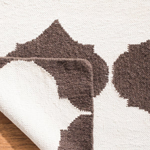 Safavieh Dhurries 624 Hand Woven Flat Weave 50% Banana Silk/30% Wool/20% Cotton Rug DHU624C-3