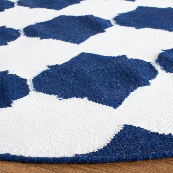 Safavieh Dhurries 624 Hand Woven Flat Weave 50% Banana Silk/30% Wool/20% Cotton Rug DHU624D-3