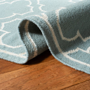 Safavieh Dhurries 625 Hand Woven Flat Weave 50% Banana Silk/30% Wool/20% Cotton Rug DHU625A-3