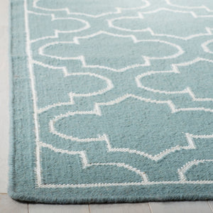 Safavieh Dhurries 625 Hand Woven Flat Weave 50% Banana Silk/30% Wool/20% Cotton Rug DHU625A-3