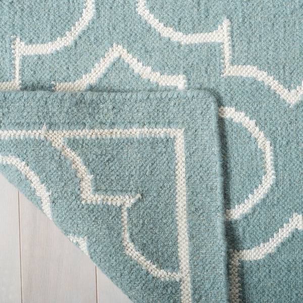 Safavieh Dhurries 625 Hand Woven Flat Weave 50% Banana Silk/30% Wool/20% Cotton Rug DHU625A-3