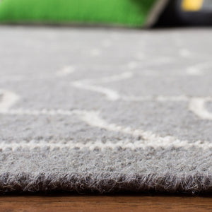 Safavieh Dhurries 625 Hand Woven Flat Weave 50% Banana Silk/30% Wool/20% Cotton Rug DHU625B-3