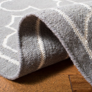 Safavieh Dhurries 625 Hand Woven Flat Weave 50% Banana Silk/30% Wool/20% Cotton Rug DHU625B-3