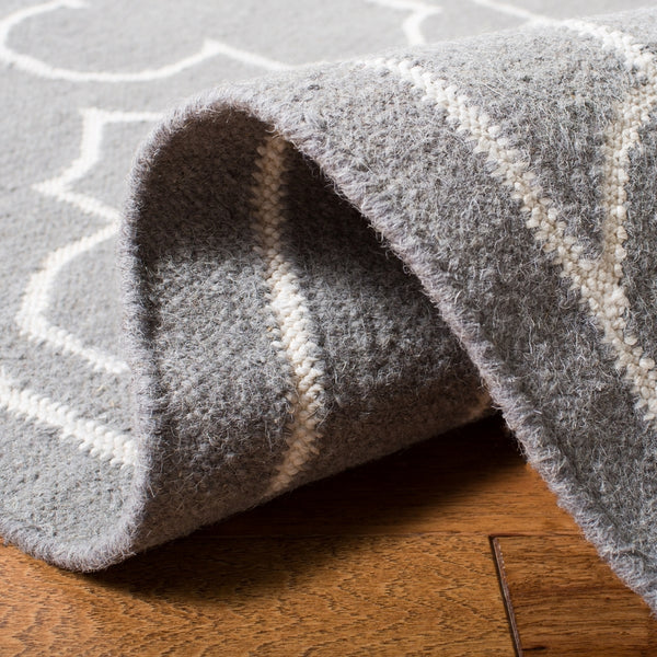 Safavieh Dhurries 625 Hand Woven Flat Weave 50% Banana Silk/30% Wool/20% Cotton Rug DHU625B-3