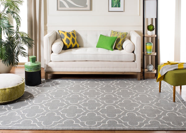 Safavieh Dhurries 625 Hand Woven Flat Weave 50% Banana Silk/30% Wool/20% Cotton Rug DHU625B-3