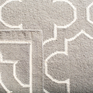 Safavieh Dhurries 625 Hand Woven Flat Weave 50% Banana Silk/30% Wool/20% Cotton Rug DHU625B-3