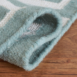 Safavieh Dhurries 626 Hand Woven Flat Weave 50% Banana Silk/30% Wool/20% Cotton Rug DHU626A-3