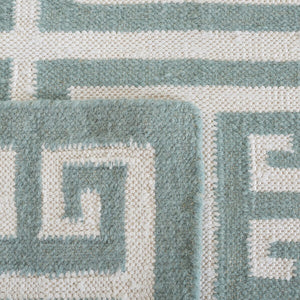 Safavieh Dhurries 626 Hand Woven Flat Weave 50% Banana Silk/30% Wool/20% Cotton Rug DHU626A-3