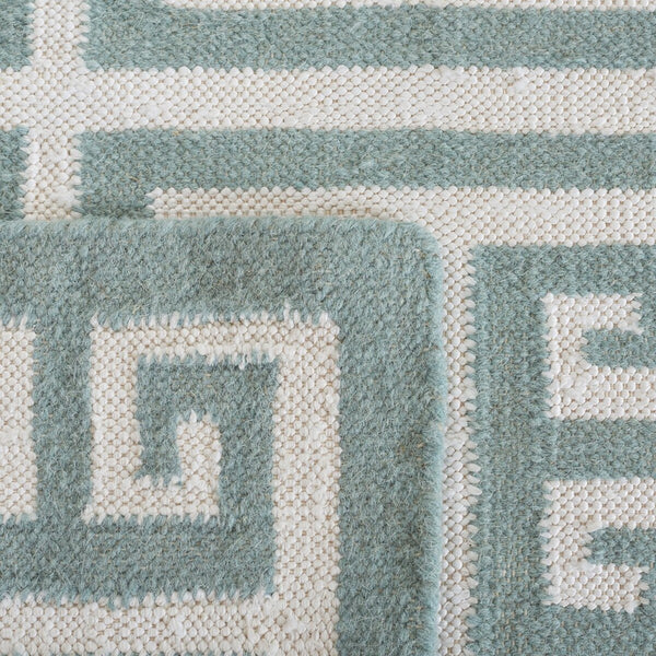 Safavieh Dhurries 626 Hand Woven Flat Weave 50% Banana Silk/30% Wool/20% Cotton Rug DHU626A-3