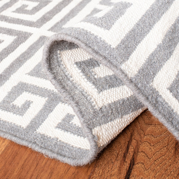 Safavieh Dhurries 626 Hand Woven Flat Weave 50% Banana Silk/30% Wool/20% Cotton Rug DHU626B-3