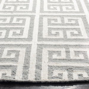 Safavieh Dhurries 626 Hand Woven Flat Weave 50% Banana Silk/30% Wool/20% Cotton Rug DHU626B-3